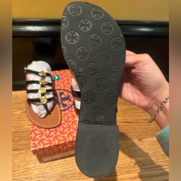 Tory Burch Alexis Women’s Patent Black & Gold Sandals Size-7 EUC - Picture 10 of 11